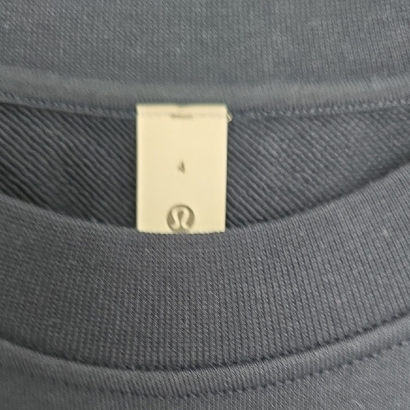 NWT Lululemon Perfectly Oversized Crop Crew True Navy Size 4 - Picture 4 of 9